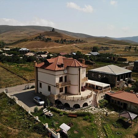 Tsaghkunq Guest House Sevan Bagian luar foto