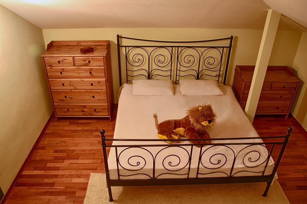 Tsaghkunq Guest House Sevan Ruang foto