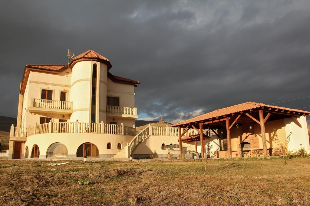 Tsaghkunq Guest House Sevan Bagian luar foto