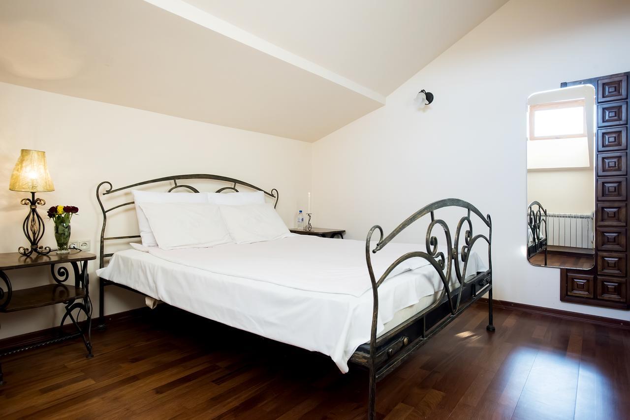 Tsaghkunq Guest House Sevan Bagian luar foto