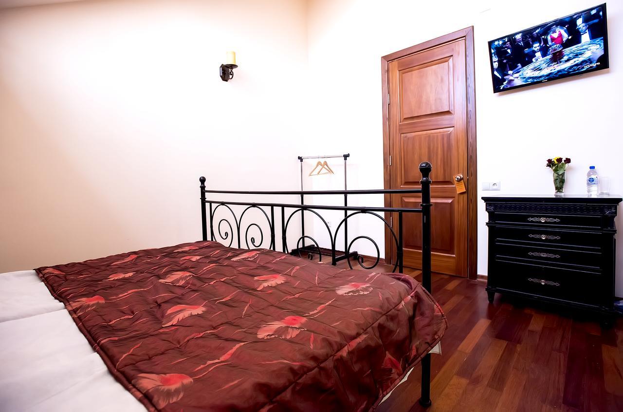 Tsaghkunq Guest House Sevan Bagian luar foto