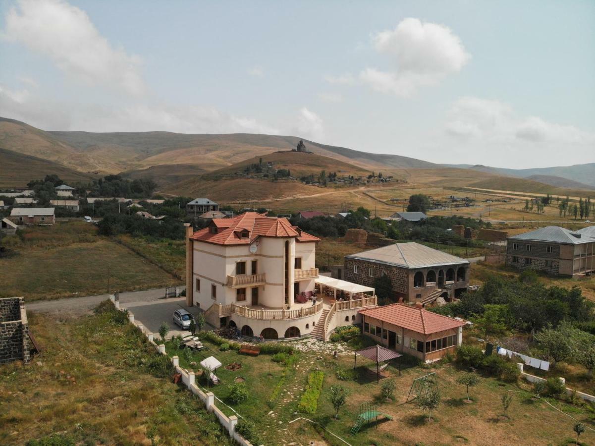 Tsaghkunq Guest House Sevan Bagian luar foto